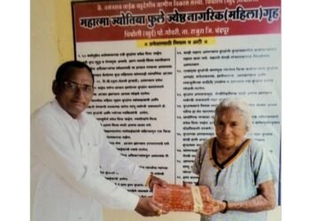 चिंचोली (खुर्द) वृद्धा आश्रमात आरोग्य तपासणी शिबिर व कपडे वाटप.