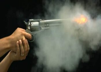 कोयत्याने मारहाण करुन व पिस्टलने फायर करुन जिवे मारण्याचा प्रयत्न करणा-या आरोपींना फरासखाना पोलीसांकडुन अटक