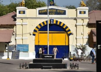 नागपूर मध्यवर्ती कारागृहात सर्रास गांजा आणि मोबाईलची तस्करी, तस्करीत पोलिस कर्मचाऱ्याचे हात रंगले.