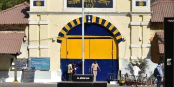 नागपूर मध्यवर्ती कारागृहात सर्रास गांजा आणि मोबाईलची तस्करी, तस्करीत पोलिस कर्मचाऱ्याचे हात रंगले.