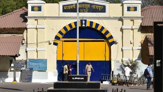 नागपूर मध्यवर्ती कारागृहात सर्रास गांजा आणि मोबाईलची तस्करी, तस्करीत पोलिस कर्मचाऱ्याचे हात रंगले.