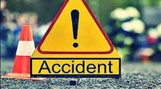 विरुर स्टेशन विरुध्द दिशेने वाहन चालवत ऑटोला दिली धडक, ऑटो पलटी होऊन प्रवाशी जखमी.