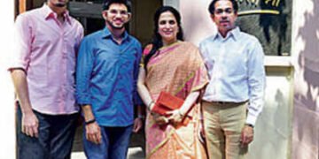 माजी मुख्यमंत्री उद्धव ठाकरेंसह परिवाराच्या बेहिशेबी मालमत्तेची मुंबई पोलिसांकडून चौकशी सुरू.