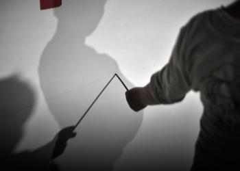 बीड जिल्हात लिफ्ट देण्याच्या बहाण्याने गर्भवती महिलेवर अत्याचार, तिघा आरोपी विरुध्द गुन्हा दाखल.