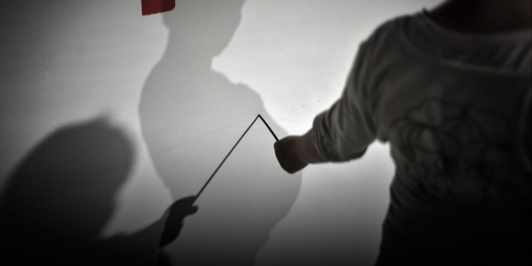 बीड जिल्हात लिफ्ट देण्याच्या बहाण्याने गर्भवती महिलेवर अत्याचार, तिघा आरोपी विरुध्द गुन्हा दाखल.