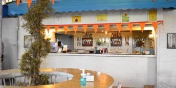 झापा बार अॅण्ड ग्रील हॉटेल व हायलॅन्ड हॉटेल कल्याणी नगर, येरवडा पुणे यांचेवर सामाजिक सुरक्षा विभाग गुन्हे शाखे कडून कारवाई साऊंड सिस्टीम, डिजे मिक्सर जप्त.