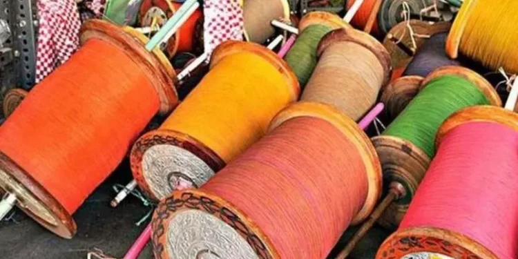 बंदी असलेल्या नॉयलॉन मांजा विक्रेत्यावर धडक कारवाई