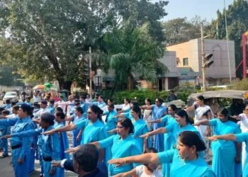 भिमा कोरेगाव शौर्य दिनानिमित्त समता सैनिक दलातर्फे डॉ. बाबासाहेब आंबेडकर यांच्या पुर्णाकृती पुतळ्यास अभिवादन.