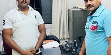 पुणे: रिक्षामध्ये प्रवासा दरम्यान हरवले सोन्याचे दागिने, पोलिसांनी तपास करून महिलेला केले परत.