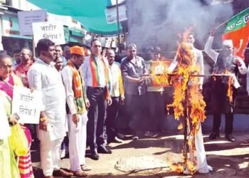 अजित पवार यांचा संभाजी राजे यांच्या बाबत केलेल्या विधानाचा बीजेपी तर्फे निषेध, प्रतीकात्मक पुतळ्याचे दहन.