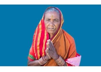 अखेर प्रशासन नमले; लेखी आश्‍वासनानंतर पारधी समाजाच्या कस्तुराबाईंनी सरपंच पदाचा स्वीकारला पदभार.