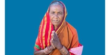 अखेर प्रशासन नमले; लेखी आश्‍वासनानंतर पारधी समाजाच्या कस्तुराबाईंनी सरपंच पदाचा स्वीकारला पदभार.