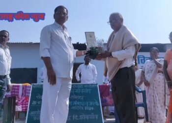 राजेंद्र विद्यालय भोयगाव येथील एम. ए. अरके यांचा सेवानिवृत्तीपर सत्कार.