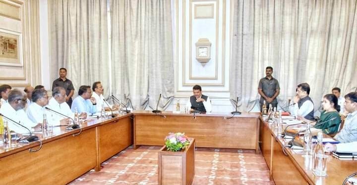 महाराष्ट्र वीज वितरक महामंडळाच्या कर्मचाऱ्याचा संप, ऊर्जा मंत्री देवेंद्र फडणवीस यांची प्रतिनिधीशी चर्चा.