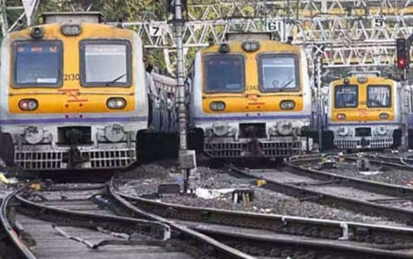 10 वी पास तरुणांना भारतीय रेल्वेत  नोकरीची सुवर्णसंधी, 2422 जागांवर भरतीसाठी नोटिफिकेशन जाहीर