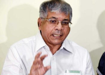 नोटाबंदीच्या बेकायदेशीर आणि अनियमिततेच्या निर्णयामुळे मृत्यूमुखी पडलेल्या नागरिकांच्या मृत्यूची जबाबदारी कोणाची: ॲड. प्रकाश आंबेडकर