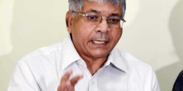 नोटाबंदीच्या बेकायदेशीर आणि अनियमिततेच्या निर्णयामुळे मृत्यूमुखी पडलेल्या नागरिकांच्या मृत्यूची जबाबदारी कोणाची: ॲड. प्रकाश आंबेडकर