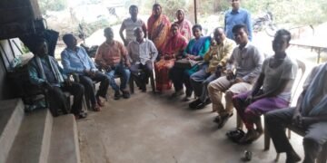 महिला प्रदेश सचिव काँग्रेस कमिटीचे चंदाताई नितीन कोडवते जाणून घेतल्या गावातील नागरीकांचा विविध समस्या.