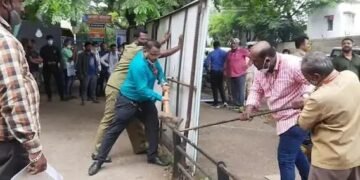 सार्वजनिक ठिकाणी बॅनरबाजी करणाऱ्या  भाऊ, दादांना नाशिक महानगर पालिकेचा चाप, आता होणार कारवाई.