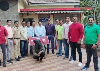 *पुण्यातील प्रसिद्ध चार्टर्ड अकाउंटंट यांच्या संपूर्ण कुटुंबाला जीवे मारून टाकण्याची धमकी देऊन 30 लाख रुपये खंडणी मागणाऱ्या आरोपीस क्राईम ब्रँच युनिट 2 ने सापळा लावून शिताफिने केले जरेबंद.