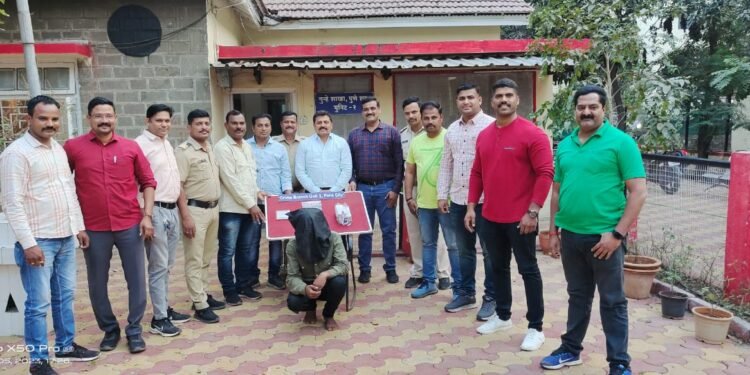 *पुण्यातील प्रसिद्ध चार्टर्ड अकाउंटंट यांच्या संपूर्ण कुटुंबाला जीवे मारून टाकण्याची धमकी देऊन 30 लाख रुपये खंडणी मागणाऱ्या आरोपीस क्राईम ब्रँच युनिट 2 ने सापळा लावून शिताफिने केले जरेबंद.