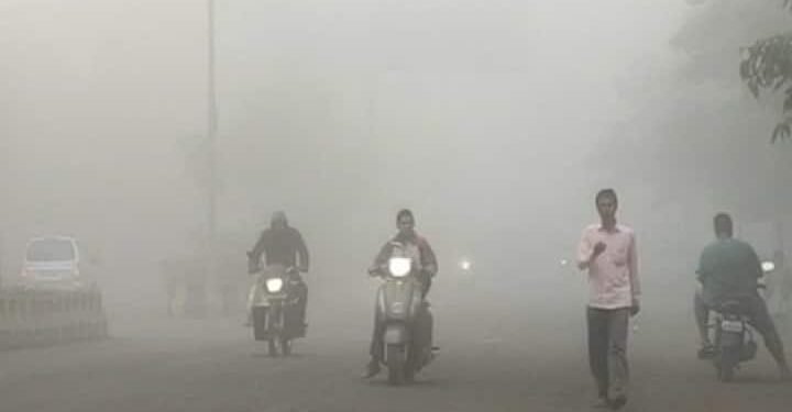 जालना: धुक्यामुळे अपघाताचे वाढले धोके, वाहन धारकांनो सावधानीने वाहन चालवा.