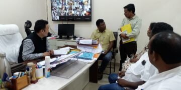 मागील 1 वर्षा पासून सुरु असलेल्या अहेरी ते खमनचेरू सुरू असलेल्या रस्त्याचे काम वन विभागाने अडवीले.