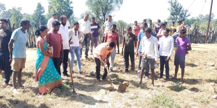 गुरुपल्ली येतील लाखो रुपयांच्या विकास कामाचे अजयभाऊ कंकडालवार यांच्या हस्ते भूमिपूजन.