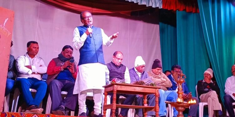 नागभिड येथे नवीन वर्षा निमित्याने आदर्श विद्या नाट्य कला मंडळ यांच्या संयुक्त विद्यमाने “करंडा कुंकवाचा” या नाट्य प्रयोगाचे आयोजन.