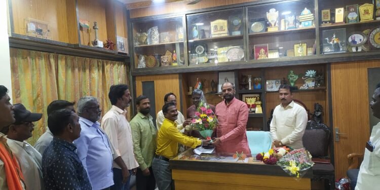 हंसराज अहिर भारत सरकार ओबीसी आयोगाच्या अध्यक्षपदी नियुक्ती झाल्या बदल त्यांचे अभिनंदन करण्यात आले.