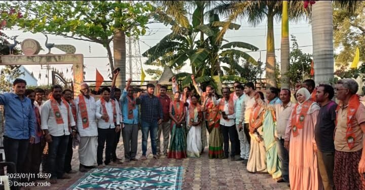 देवाडा इथे सरपंच व उपसरपंचपदी भाजपाचा झेडा, थेट सरपंच पदाकरित शंकर मडावी तर उपसरपंच पदी सत्यावा बोन्कूर.