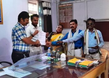 हिंगणघाट: असभ्य भाषेत बोलणारे पारडी नगाजी येथील ग्रामसेवक संदीप चव्हाण यांच्या निषेधार्थ गटविकास अधिकारी यांना निवेदन.