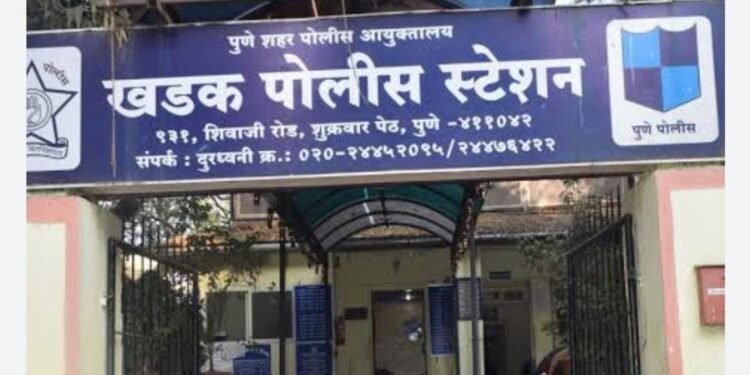 खडक पोलीस स्टेशनची धडाकेबाज कामगिरी जिवघेणा हल्ला करणाऱ्या कोयता गँग मधिल आरोपींच्या चोवीस तासांत आवळल्या मुसक्या