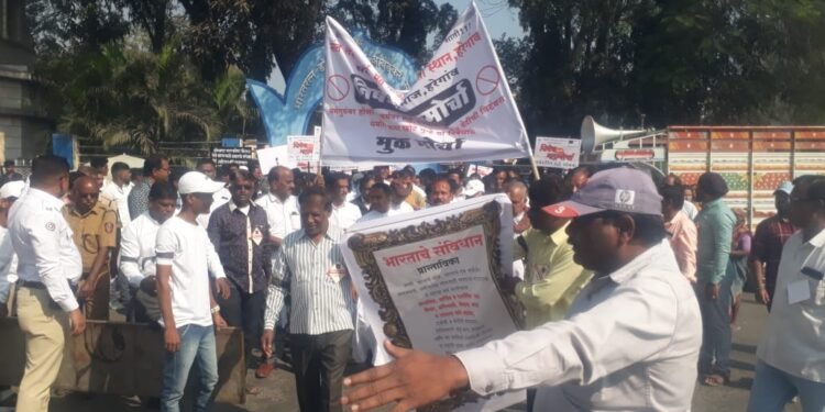 समस्त ख्रिस्ती समाजाच्या वतीने श्रीरामपूर येथे भव्य मूक महामोर्चा.