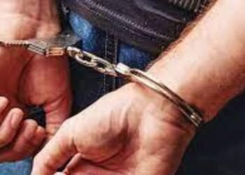 अंधेरीत एका समाजसेवकाला प्रेमाच्या जाळ्यात अडकवून खंडणीची मागणी, एका महिलेसह तिच्या मित्राला अटक.