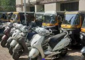 नवी मुंबई: २ वाहन चोरांकडून तब्ब्ल २१ वाहने जप्त, एपीएमसी पोलिसांची कारवाई.