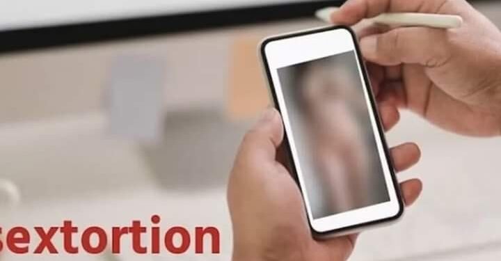 ऑनलाईन सेक्सटोर्शनला आणखी एक बळी, लोकप्रिय चित्रपट आणि टीव्ही अभिनेत्याचे वडील ऑनलाईन सेक्सटोर्शनला बळी.