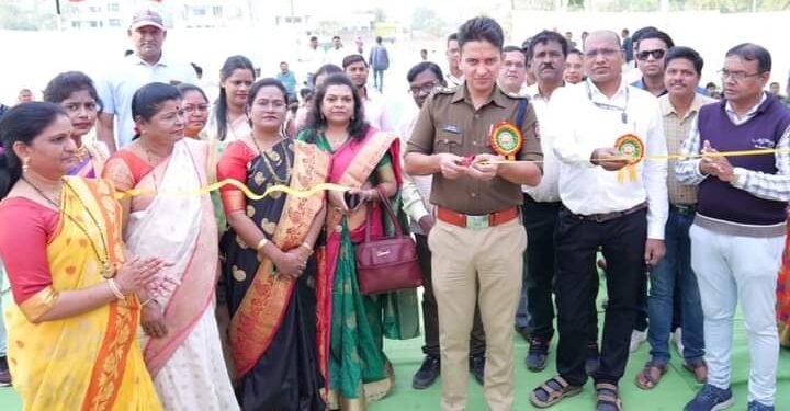 वर्धा जिल्हास्तरीय चाचा नेहरु बाल महोत्सवाचे पोलिस अधीक्षक नुरुल हसन यांच्या हस्ते उद्घाटन.