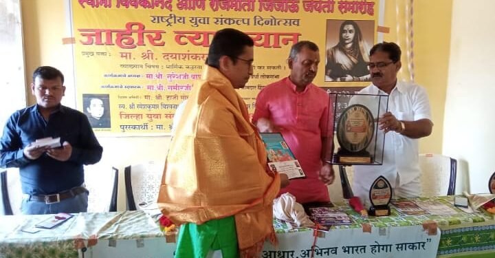 स्व. रमेशकुमार गोयनका स्मृती जिल्हा गौरव युवा संकल्प सेवाभाव पुरस्काराने मुक्या प्राण्याचे सेवक आशिष गोस्वामी सन्मानित.