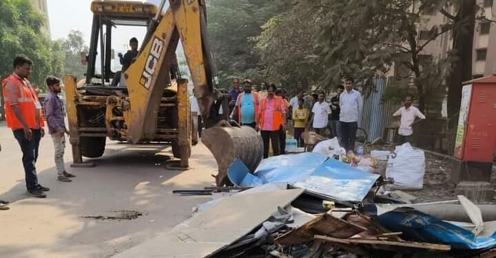 माजिवडा मानपाडा प्रभाग समिती अंतर्गत अनाधिकृत हात गाडी व फेरीवाले यांची कंबर तुटली.