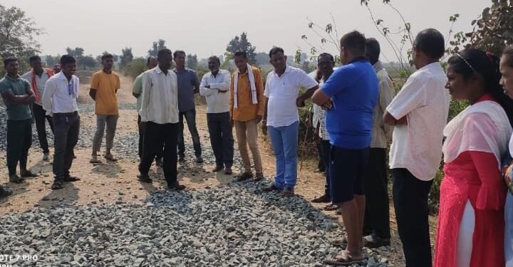 वन विभागाने अडकलेल्या अहेरी खमनचेरू रस्त्याचे काम होणार सुरु माजी जि.प.अध्यक्ष अजय ककडालवार याच्या प्रयत्नाना यश.