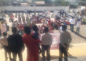 श्रीरामपूर: घटनात्मक अधिकारांची पायमल्ली प्रार्थनेच्या अधिकारापासून वंचित करून गुंडाद्वारे स्त्रियांना लज्जास्पद वागणूक.