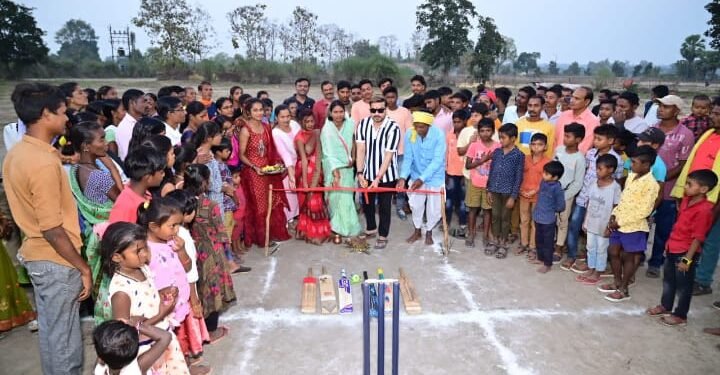 लगाम येते माजी पालकमंत्री अम्ब्रीशराव आत्राम यांच्या हस्ते भव्य क्रिकेट सामन्यांचे उद्घाटन.
