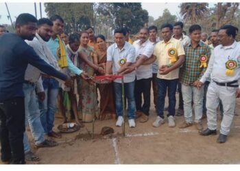 एटापल्ली तालुक्यातील पेंदुलवाही येथील ग्रामीण कबड्डी व व्हॉलीबॉल सामन्याचे माजी आमदार दिपक दादा आत्राम यांच्या हस्ते उदघाटन.