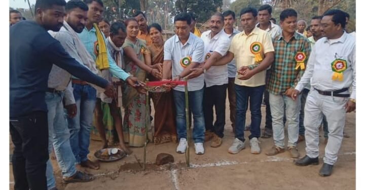 एटापल्ली तालुक्यातील पेंदुलवाही येथील ग्रामीण कबड्डी व व्हॉलीबॉल सामन्याचे माजी आमदार दिपक दादा आत्राम यांच्या हस्ते उदघाटन.