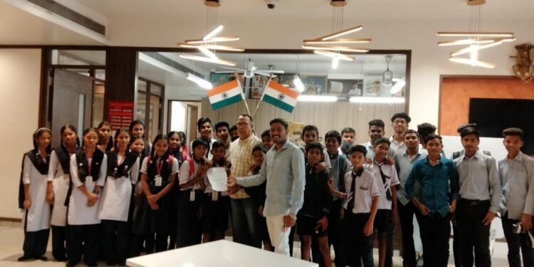 नियमित बस सुरू करा, विसापूर मधील विध्यार्थ्यांसह संदीप पोडे यांची मागणी.