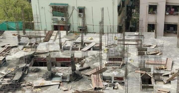 ठाणे मनपा आयुक्तांच्या आदेशाला ४८ तासात भूमाफियानी दाखवली केराची टोपली, सुट्टीच्या दिवशी अनधिकृत बांधकामे स्थानिक प्रशासनाची अघोषित परवानगी.