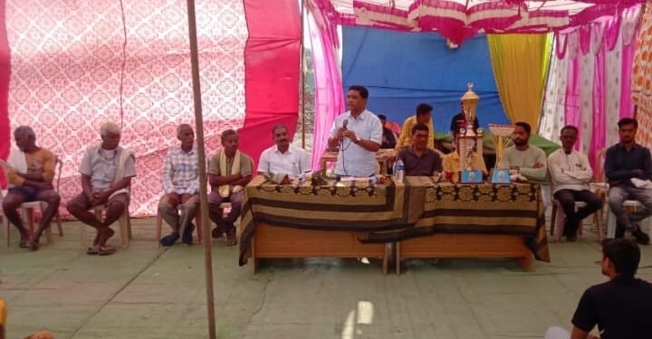 झारेवाडा येथील स्टॅम्पर बॉल क्रिकेट स्पर्धेचे माजी आमदार दिपक दादा आत्राम यांच्या हस्ते उदघाटन.