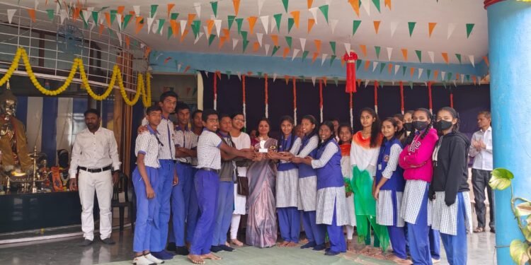 डॉ. बाबासाहेब आंबेडकर म. फुले ट्रस्टचे, ज्ञानप्रभात विद्यामंदिर व विद्यालयात प्रजासत्ताक दिन उत्साहात साजरा.