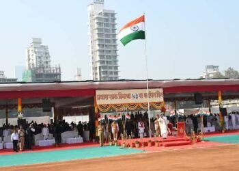 प्रजासत्ताक दिन, मुंबईतील छत्रपती शिवाजी महाराज पार्क येथे राज्यपाल भगतसिंह कोश्यारी यांच्या हस्ते ध्वजारोहन.